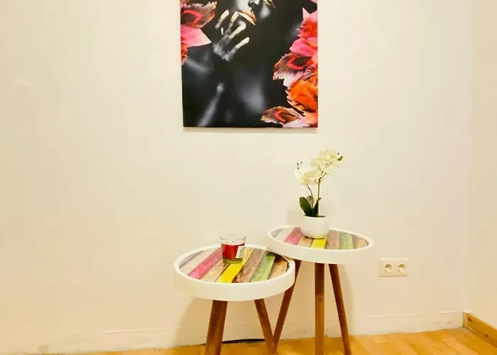 Comfortable Private In A Quiet, Well-connected Area Apartment