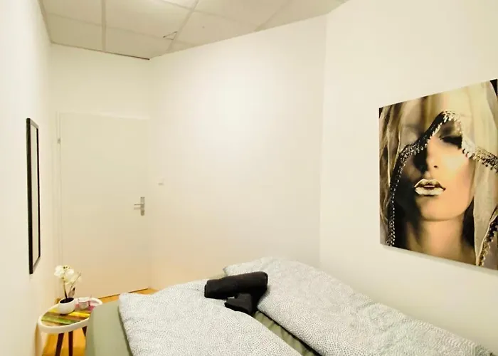 Comfortable Private In A Quiet, Well-connected Area *