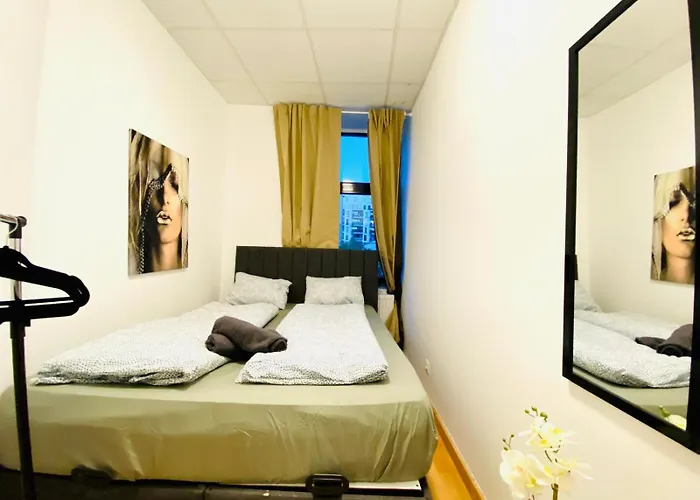Comfortable Private In A Quiet, Well-connected Area *