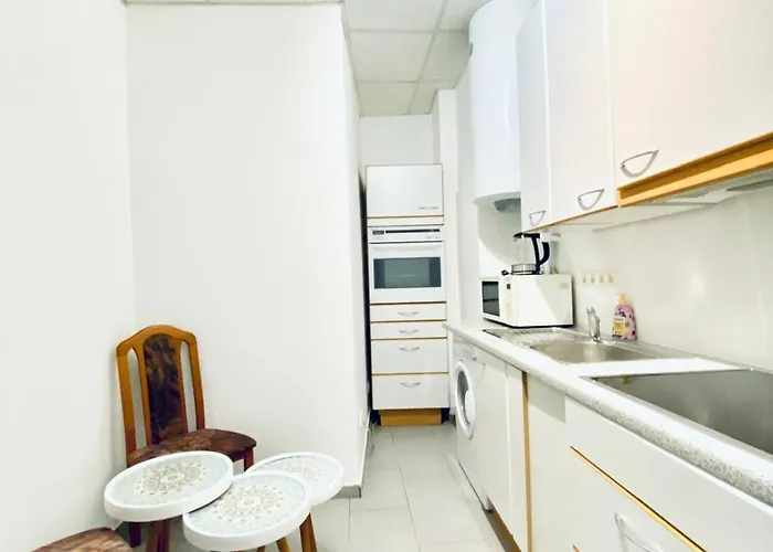Comfortable Private In A Quiet, Well-connected Area Apartment *
