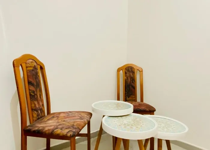 Comfortable Private In A Quiet, Well-connected Area Apartment *